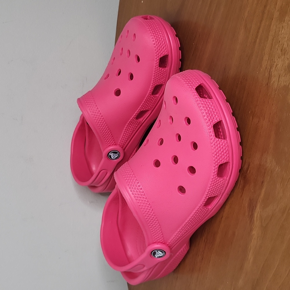 Crocs Pink Womens Size 9